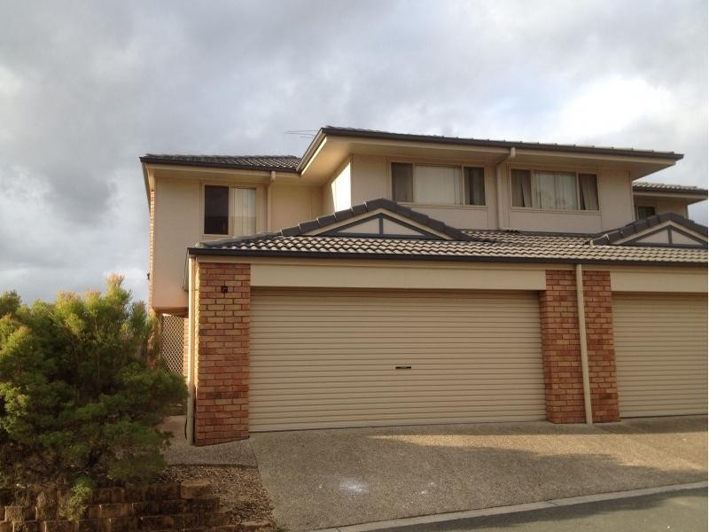 100 OAKMONT AVENUE, Oxley QLD 4075