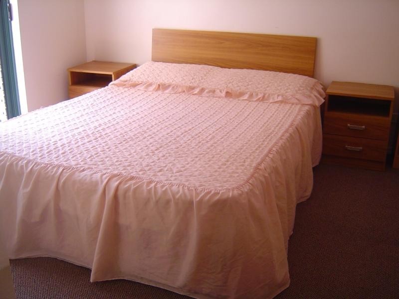 140 MARINE PARADE, Southport QLD 4215