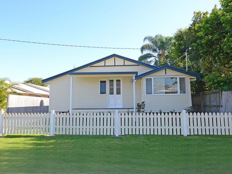 24 View st, Torquay QLD 4655