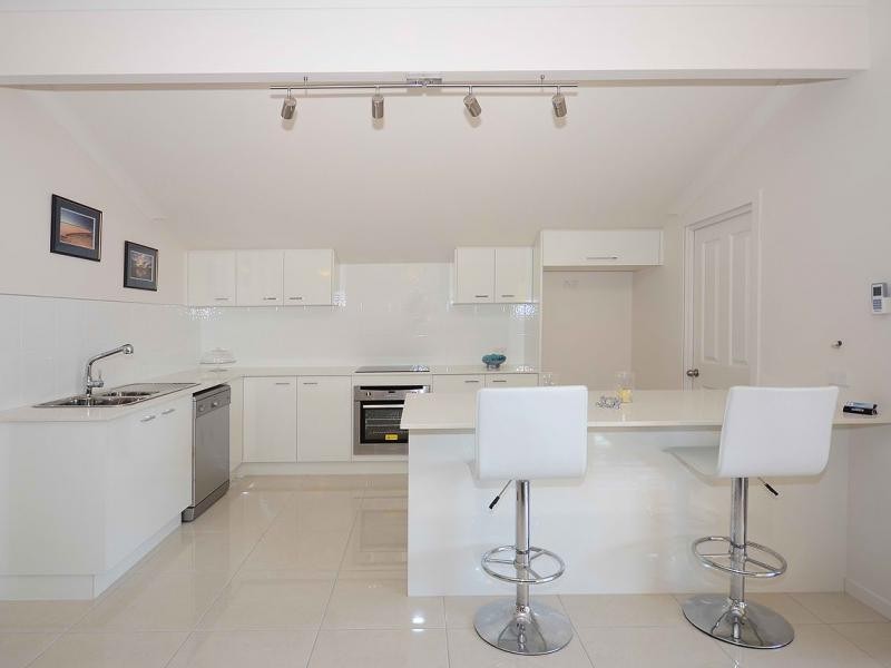 24 View st, Torquay QLD 4655