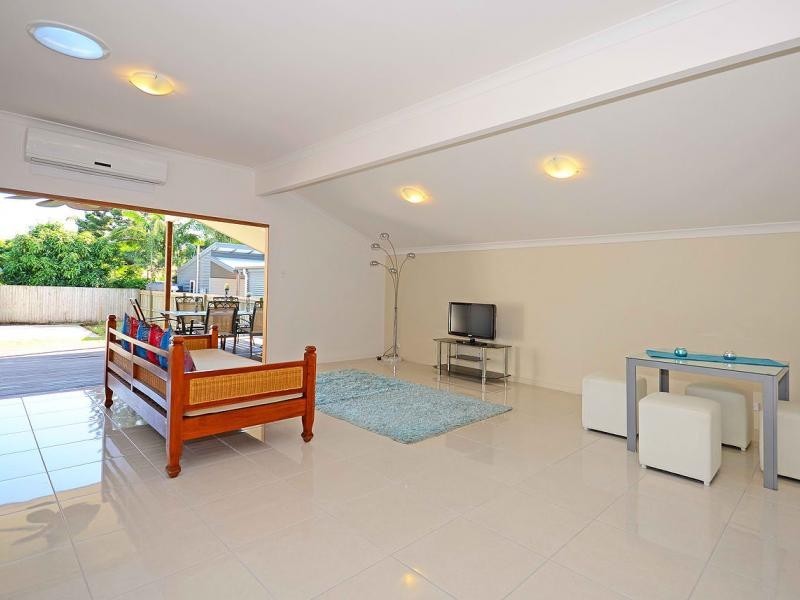 24 View st, Torquay QLD 4655
