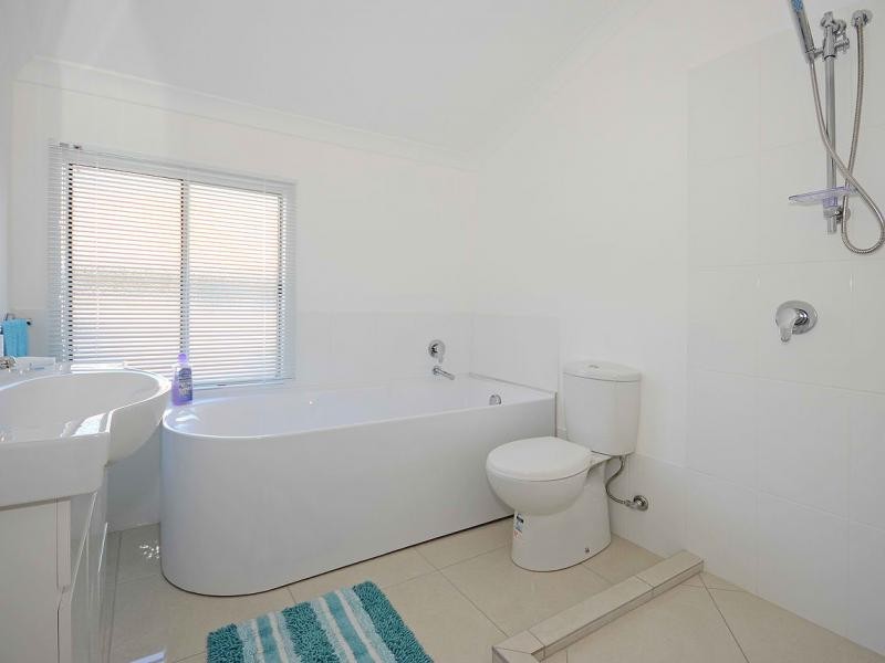 24 View st, Torquay QLD 4655