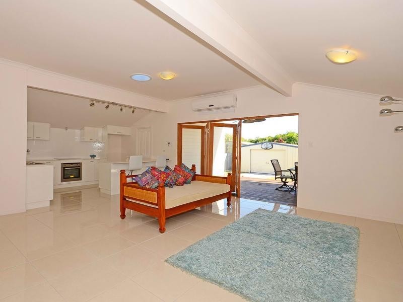 24 View st, Torquay QLD 4655