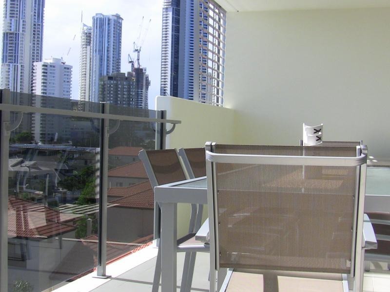 53 Darrambal, Chevron Island QLD 4217