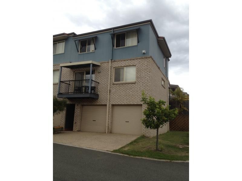 100 OAKMONT AVENUE, Oxley QLD 4075