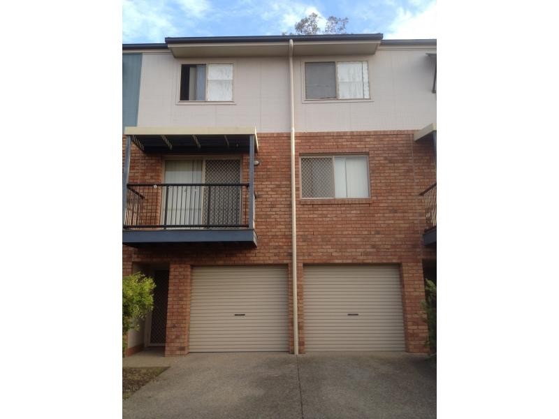 100 OAKMONT AVENUE, Oxley QLD 4075