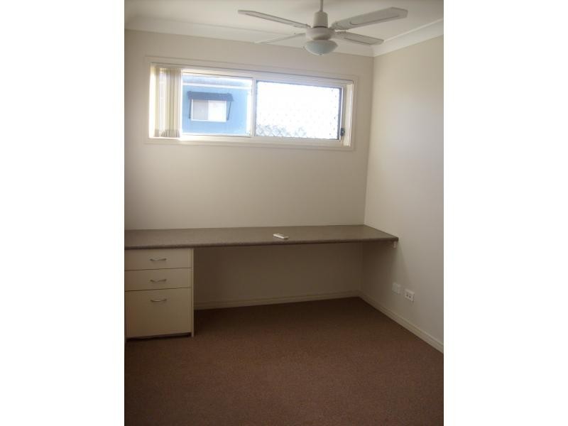 100 OAKMONT AVENUE, Oxley QLD 4075