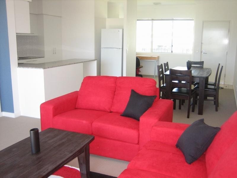 98 University Drive, Varsity Lakes QLD 4227