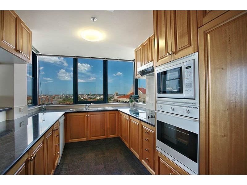 103 / 8 Goodwin Street, Kangaroo Point QLD 4169