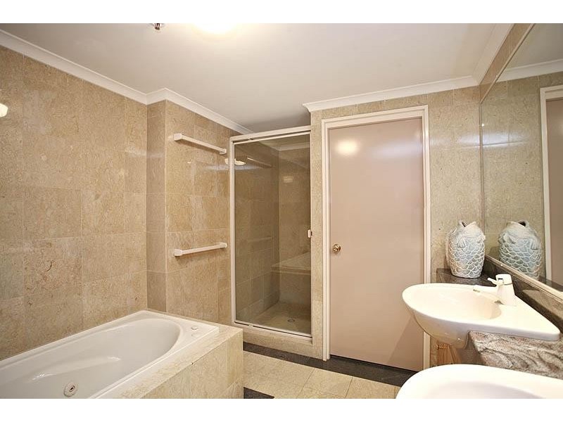 103 / 8 Goodwin Street, Kangaroo Point QLD 4169