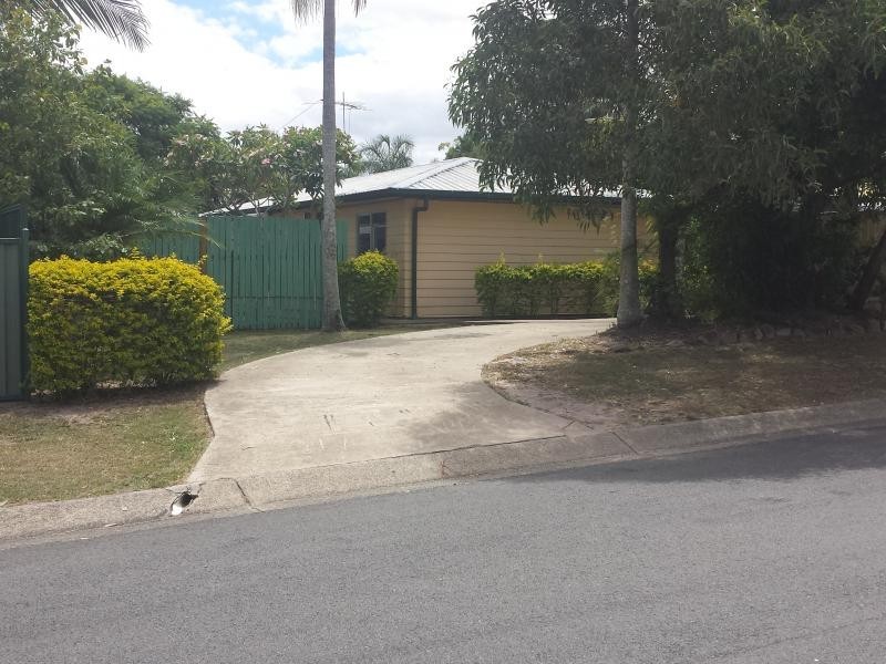 13 Peppermint St, Crestmead QLD 4132