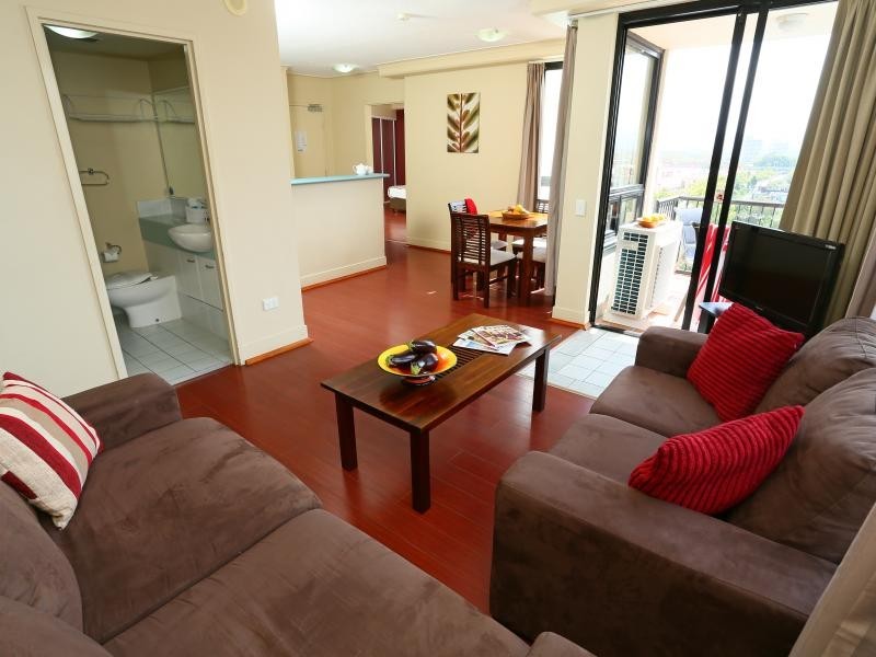 32 SurfParade, Broadbeach QLD 4218