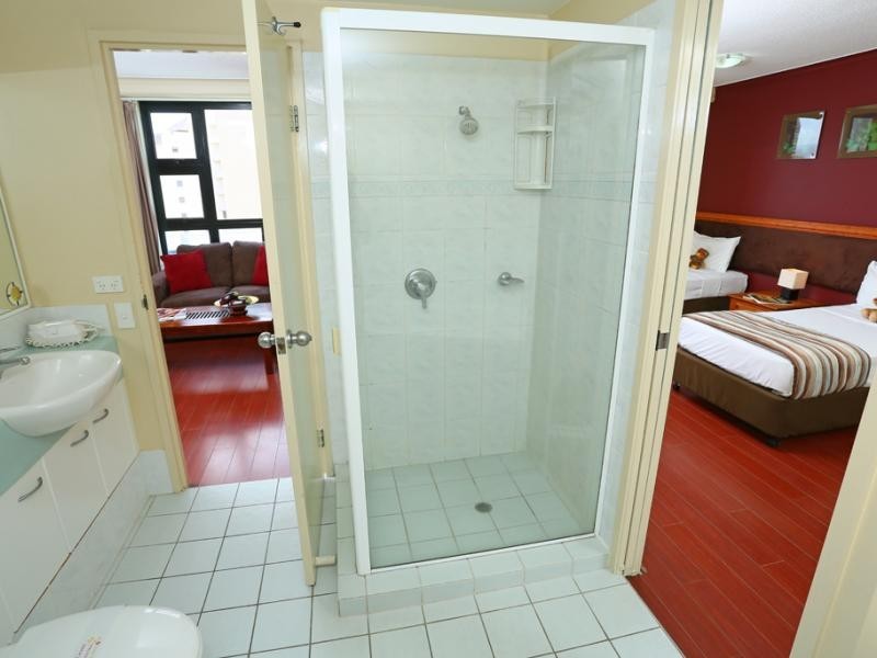 32 SurfParade, Broadbeach QLD 4218