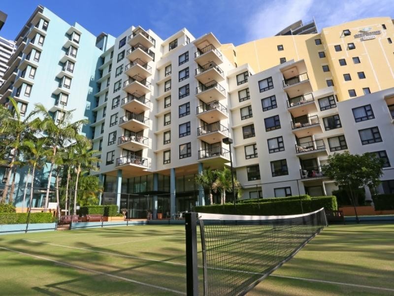 32 SurfParade, Broadbeach QLD 4218