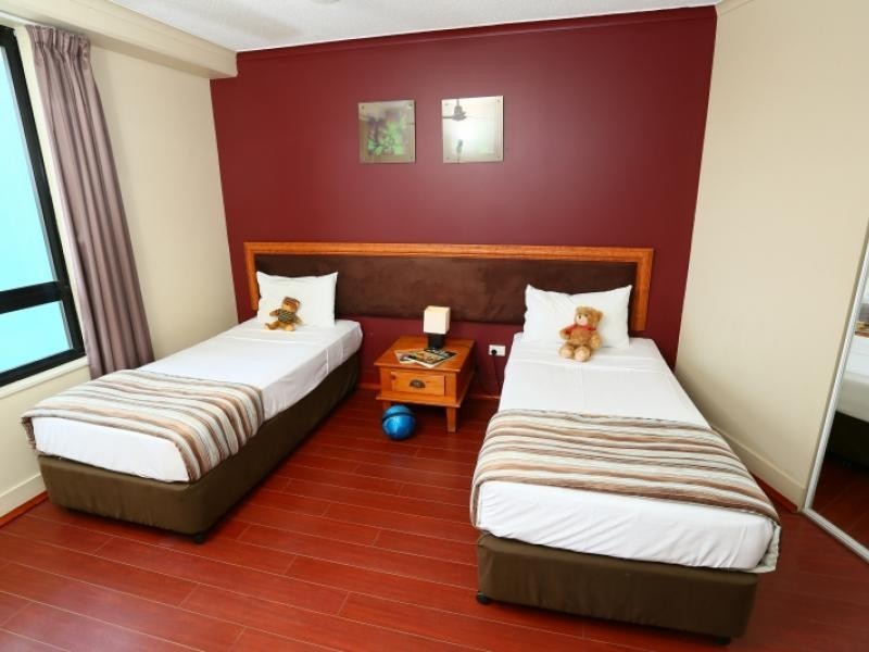 32 SurfParade, Broadbeach QLD 4218