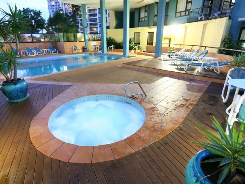 32 SurfParade, Broadbeach QLD 4218