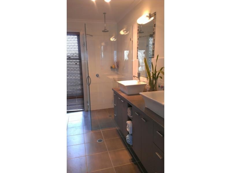 25 Esplanade, Point Vernon QLD 4655