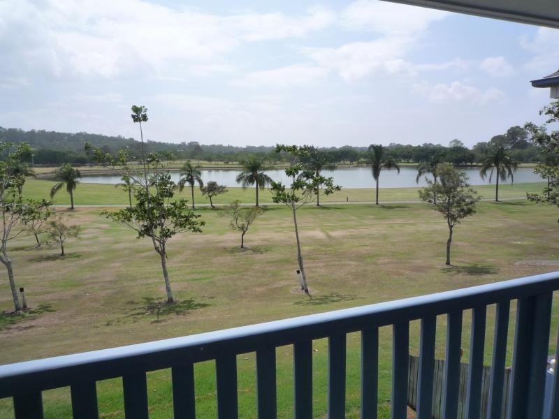 8 Peninsula Ave, Cornubia QLD 4130