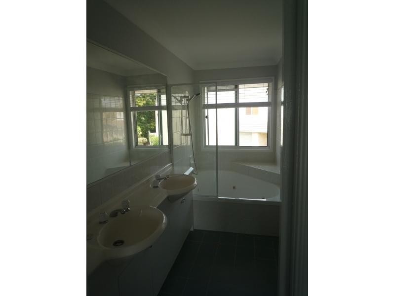 8 Peninsula Ave, Cornubia QLD 4130