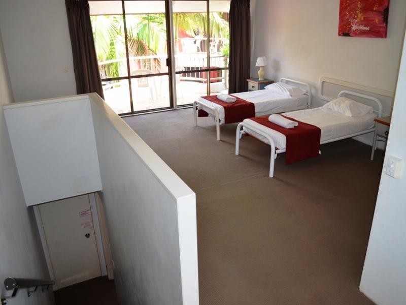 38 Enderley Ave, Surfers Paradise QLD 4217