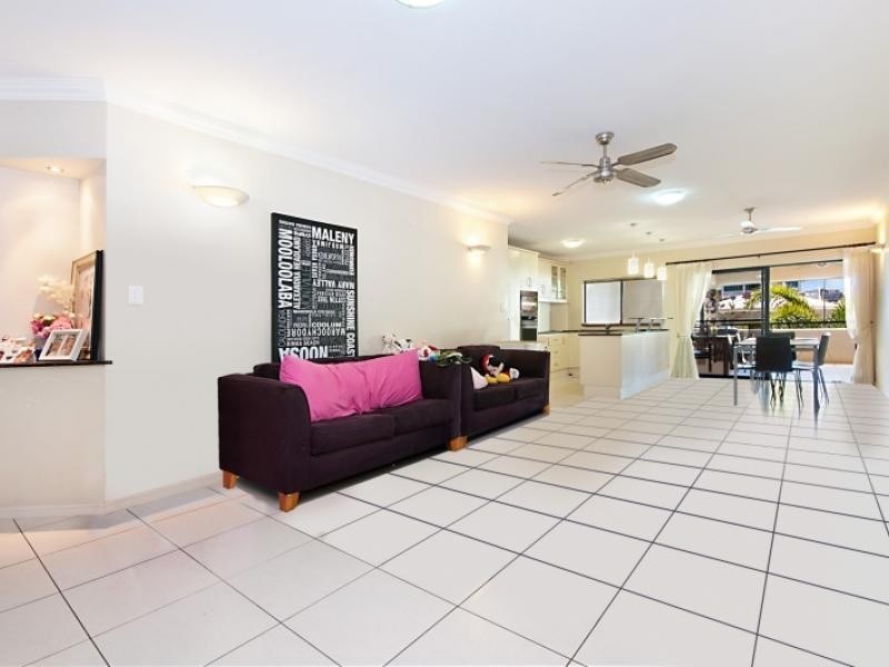 75 75-79 Spence Street, Cairns QLD 4870