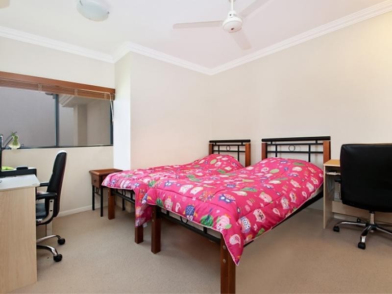 75 75-79 Spence Street, Cairns QLD 4870