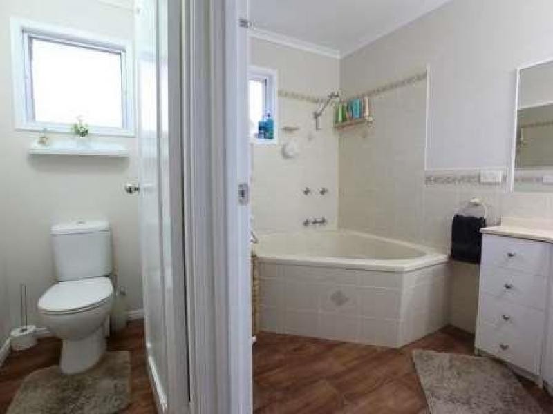 16 Saunders St, Point Vernon QLD 4655