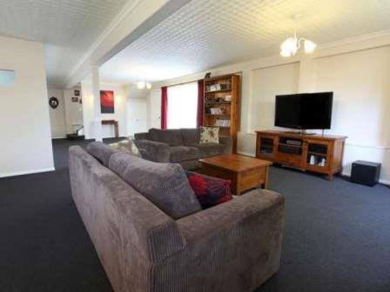 16 Saunders St, Point Vernon QLD 4655