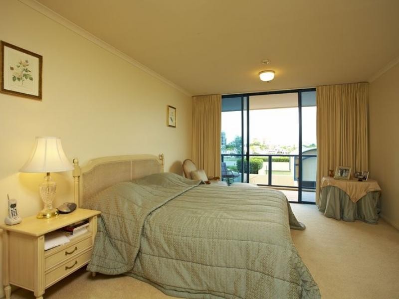 8 Goodwin Street, Kangaroo Point QLD 4169