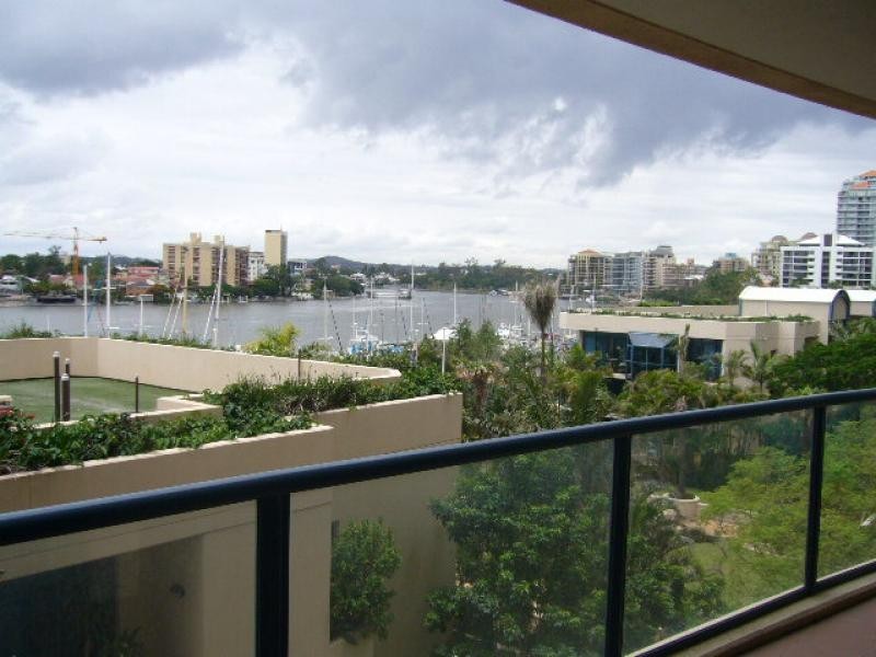 8 Goodwin Street, Kangaroo Point QLD 4169