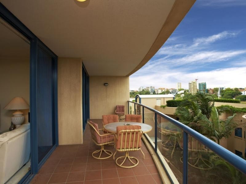 8 Goodwin Street, Kangaroo Point QLD 4169