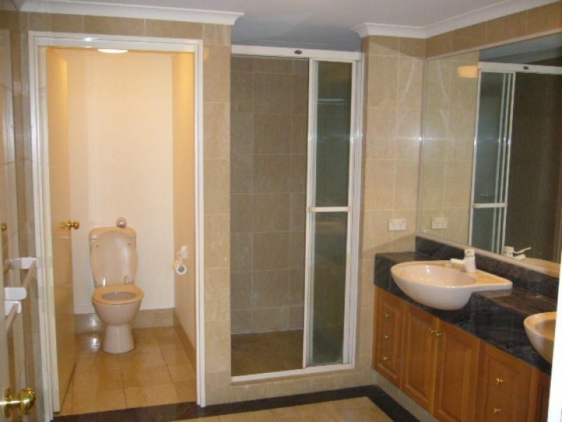 8 Goodwin Street, Kangaroo Point QLD 4169