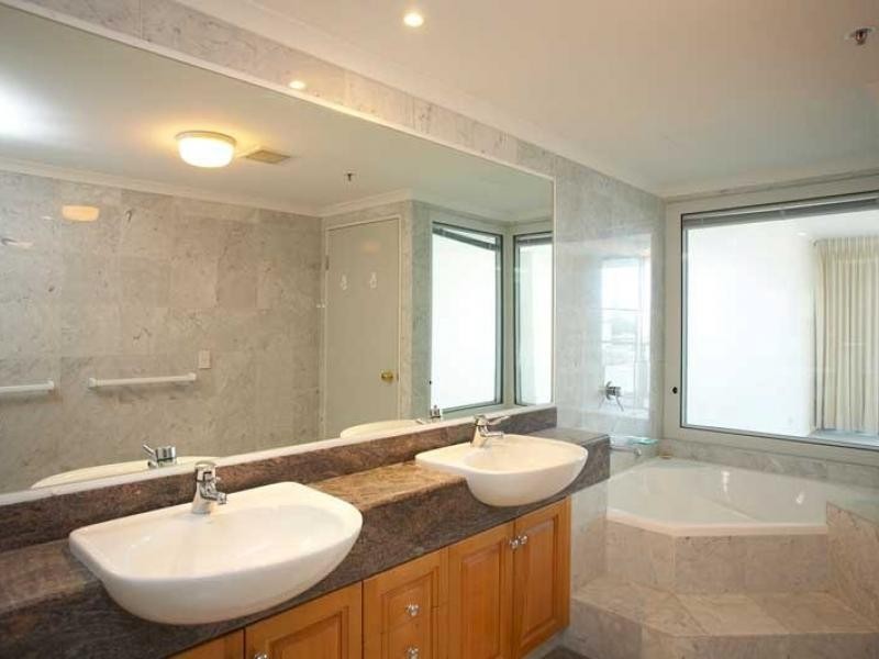 8 Goodwin Street, Kangaroo Point QLD 4169