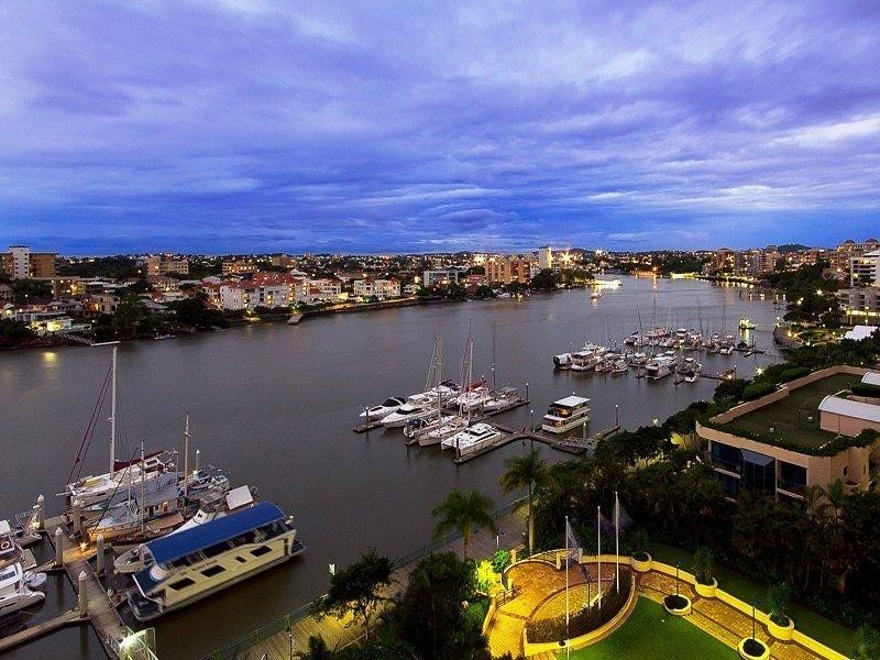 8 Goodwin Street, Kangaroo Point QLD 4169