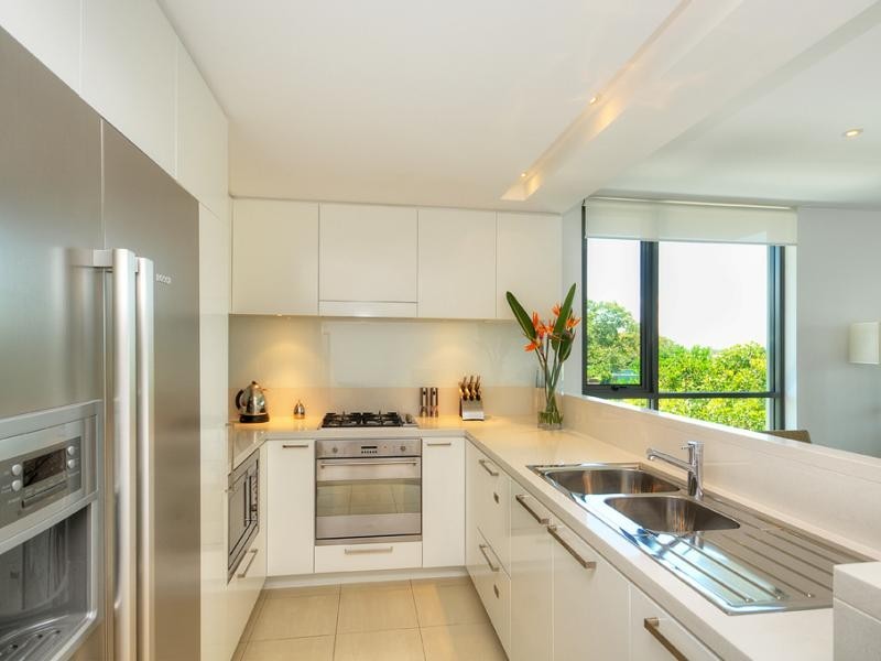 323 Bayview Street, Hollywell QLD 4216