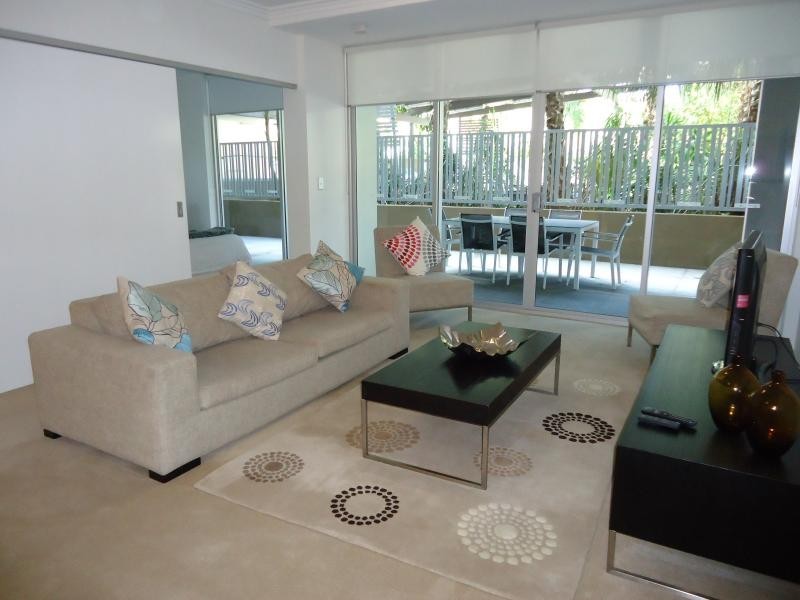 53 Darrambal, Chevron Island QLD 4217
