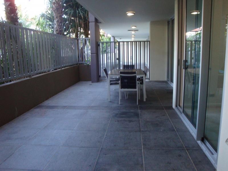 53 Darrambal, Chevron Island QLD 4217