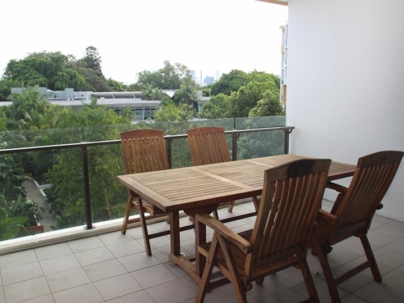 10 Pidgeon Close, West End QLD 4101