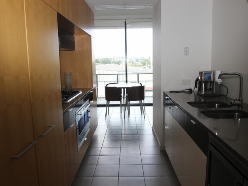 10 Pidgeon Close, West End QLD 4101