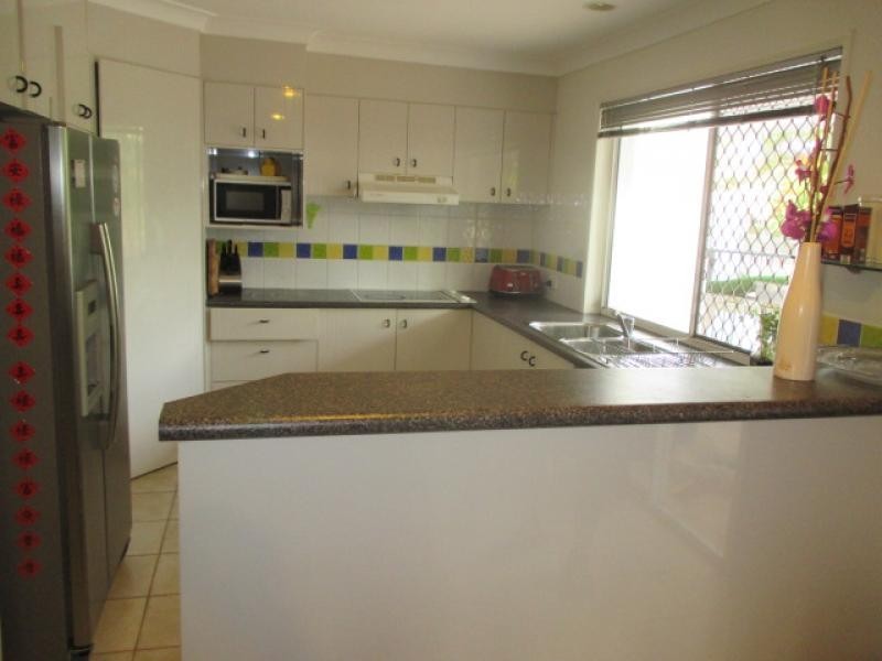 7 ESENADA, Broadbeach Waters QLD 4218