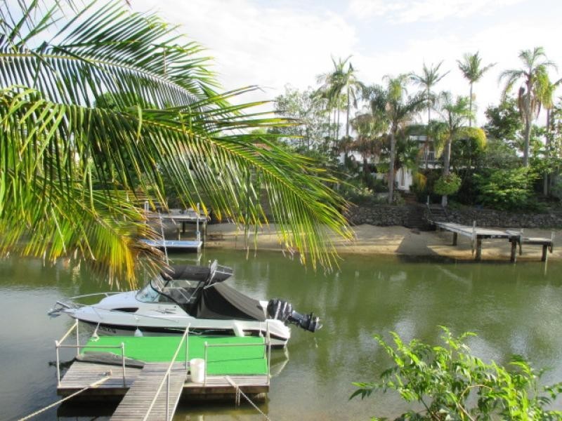 7 ESENADA, Broadbeach Waters QLD 4218