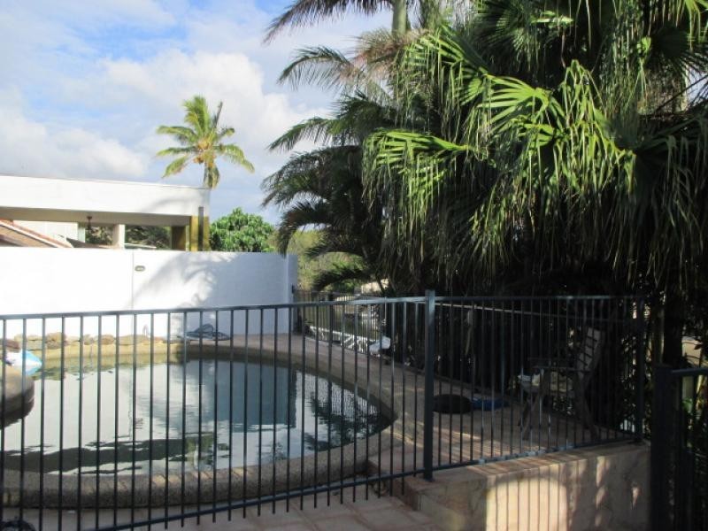 7 ESENADA, Broadbeach Waters QLD 4218