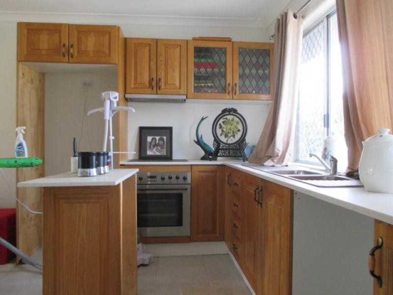7 ESENADA, Broadbeach Waters QLD 4218