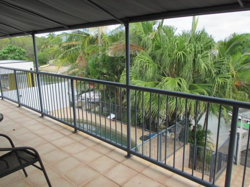 7 ESENADA, Broadbeach Waters QLD 4218