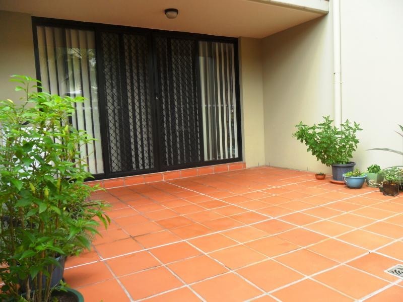38 Labrador Street, Labrador QLD 4215