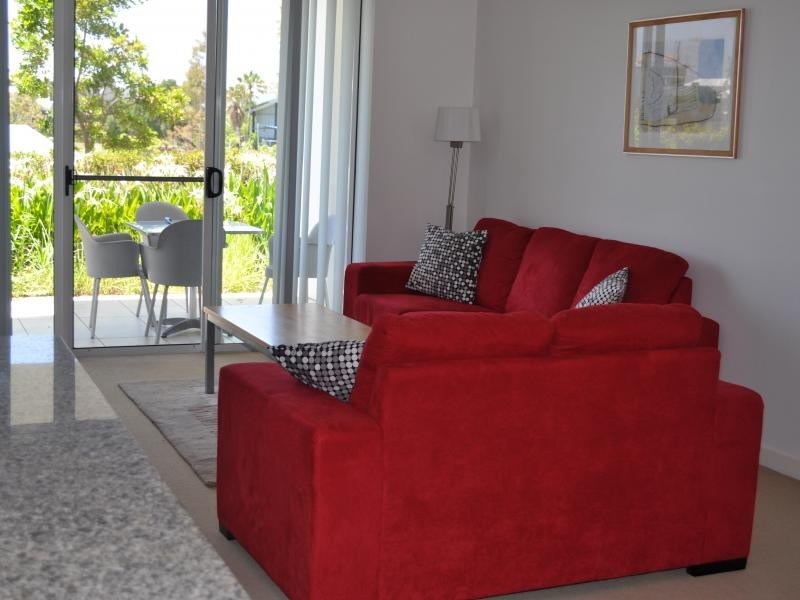 98 University Drive, Varsity Lakes QLD 4227