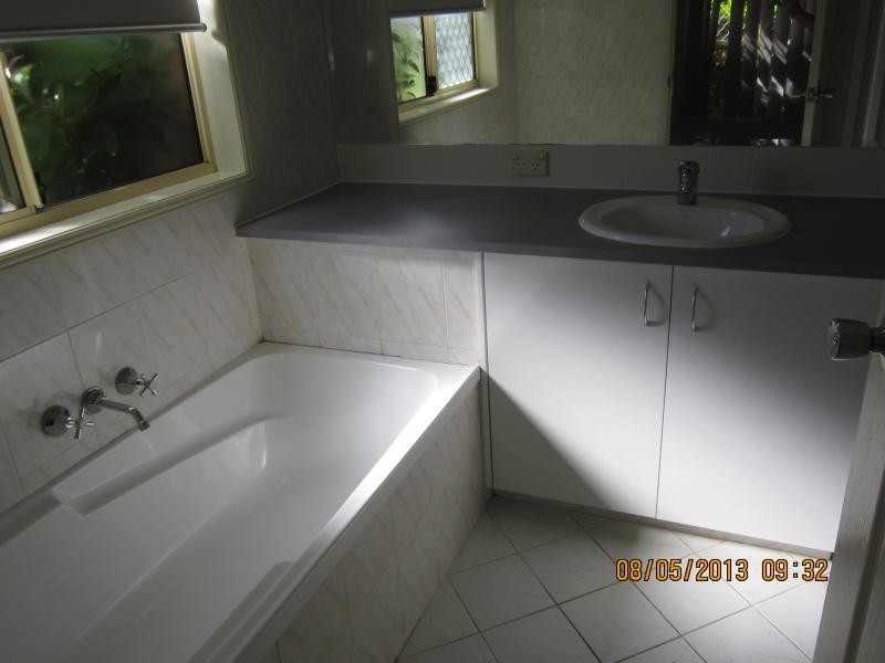 32 RIVERVIEW ROAD, Nerang QLD 4211