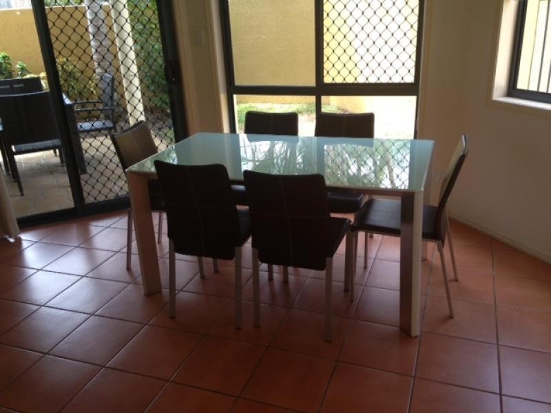 33 Elizabeth st, Urangan QLD 4655