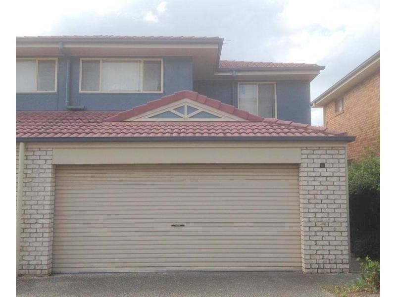 100 OAKMONT AVENUE, Oxley QLD 4075