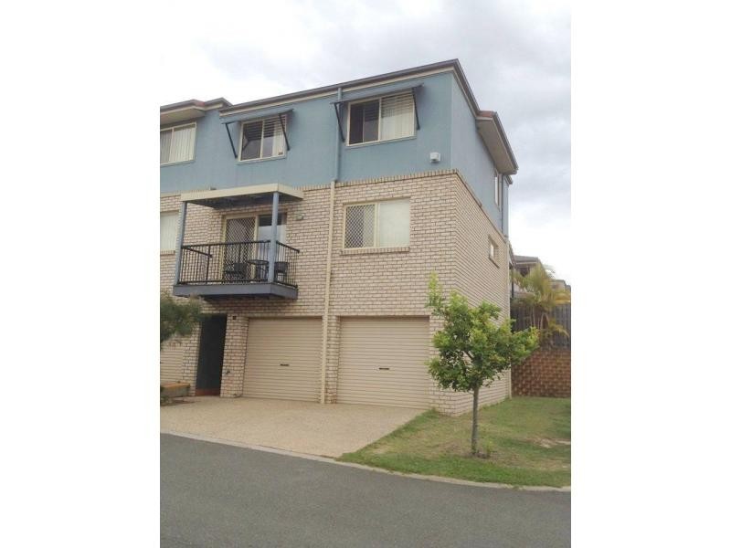 100 OAKMONT AVENUE, Oxley QLD 4075